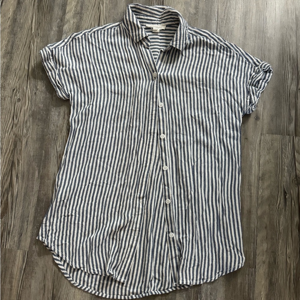 Beachlunchlounge Blue and White Striped Button Down Top EUC